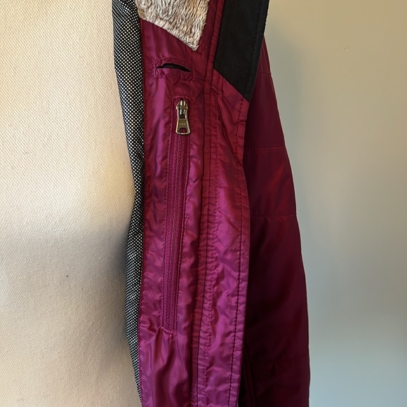 Columbia women’s ski jacket, size M, raspberry - Picture 5 of 8